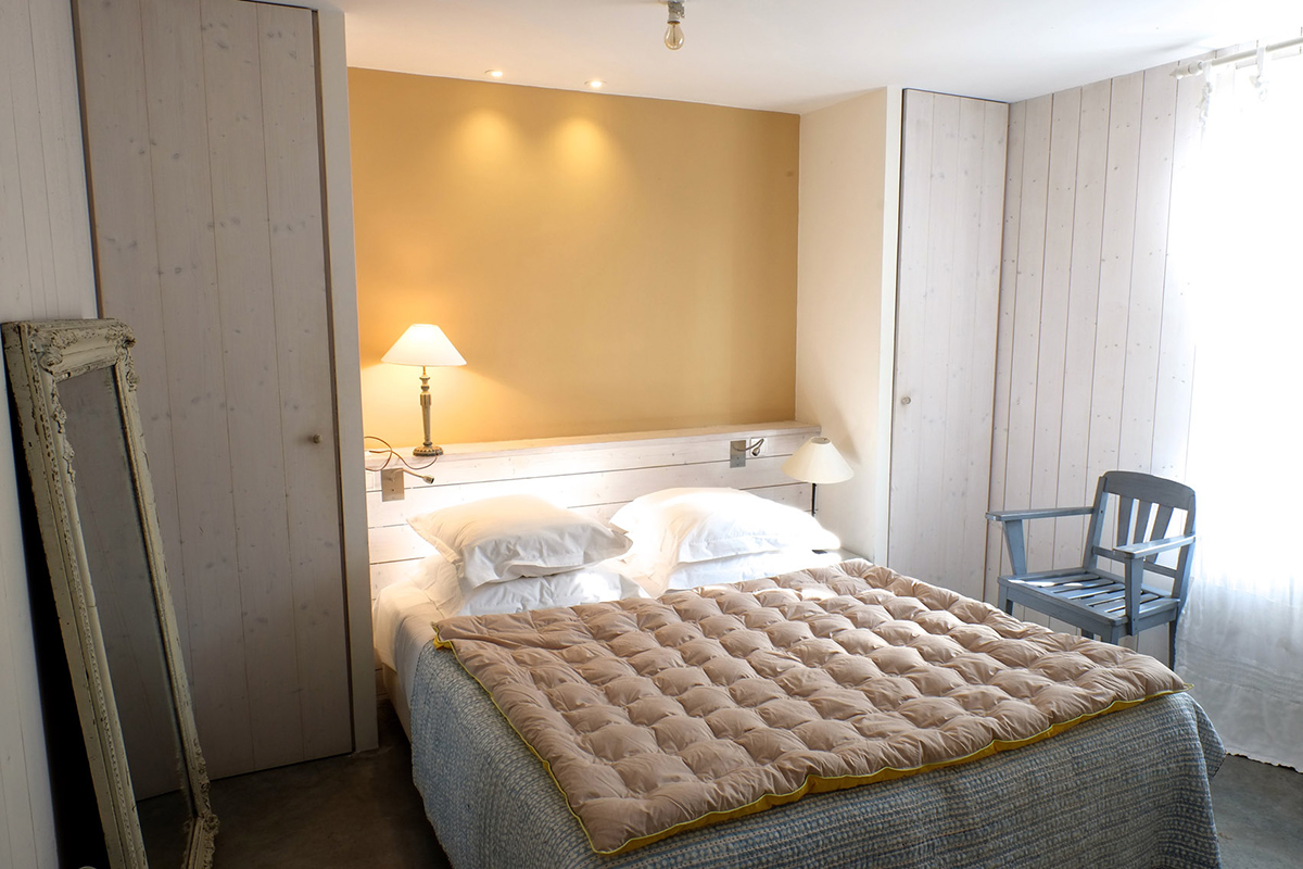 Chambre classique avec lit double Chambre avec vue sur venelle Ile de Ré - Hotel Le Senechal