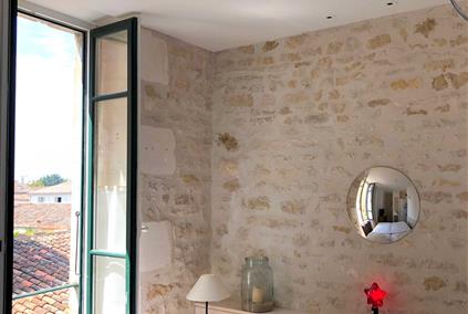 Hotel Ile de ré avec chambre elegante avec vue sur venelle
